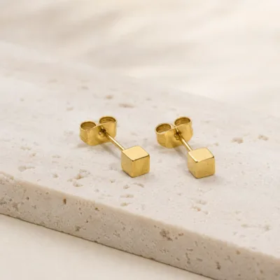 Brincos Pequenos Cubo Dourado, referência 84729-01
