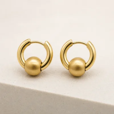 Brincos Argola Dourada com Esfera, referência 84731-05