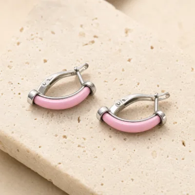 Brincos Curvos Prateados em Tons Pastel, referência 84732-03