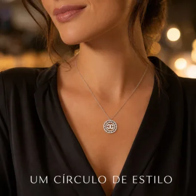colar medalha redonda, variante dourada, pedra clara, referência 84738-03