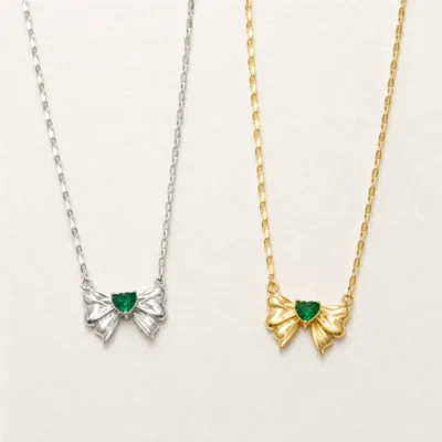 colar laço coração verde, variante dourada, pedra clara, referência 84791-01