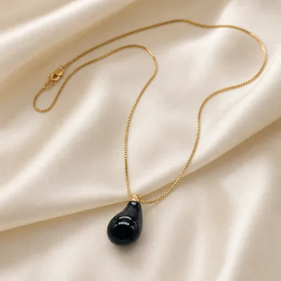 colar dourado gota preta, variante dourada, cetim marfim, referência 84793-01