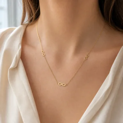 colar dourado infinito, pedra clara de tom quente, referência 84802-01
