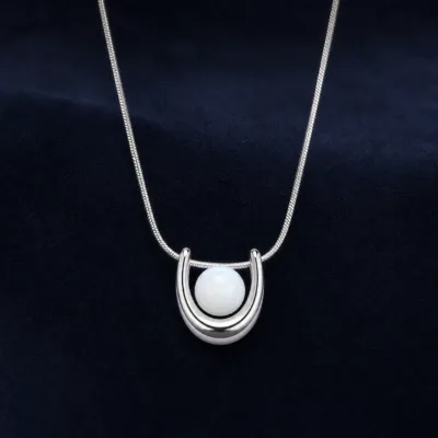 colar com esfera branca, variante dourada, pedra clara, referência 84837-01
