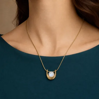 colar com esfera branca, variante dourada, pedra clara, referência 84837-01
