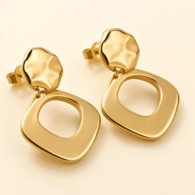 Brincos Geométricos Dourados com Aro Aberto dourado, referência 84857-01
