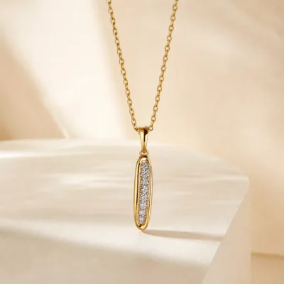 Colar Pendente Curvo com Cristais em Aço — 2 Cores — A — Dourado