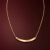 colar com barra curva, variante dourada, pedra clara, referência 85114-02