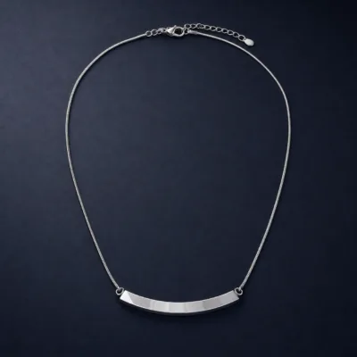 colar com barra curva, variante dourada, pedra clara, referência 85114-02