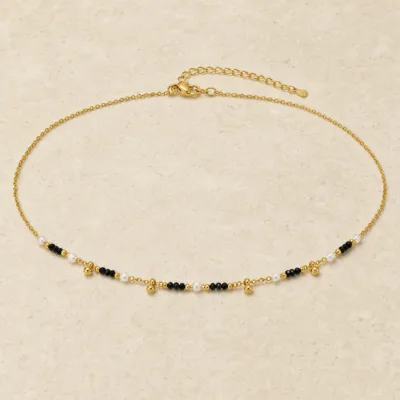 colar dourado pérolas pedras amuletos modelo B Cinco Gotas Douradas em pedra clara