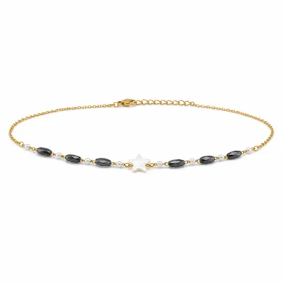 colar dourado pérolas pedras amuletos modelo C Estrela Branca e Pedras Fumadas em fundo branco