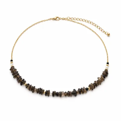 colar dourado pérolas pedras amuletos modelo I Pedras Naturais Fumadas em fundo branco