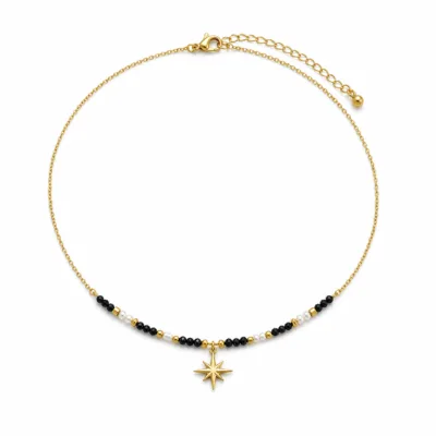 colar dourado pérolas pedras amuletos modelo J Estrela de Oito Pontas em fundo branco