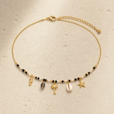 colar dourado pérolas pedras amuletos modelo L Amuletos Tropicais e Concha Branca em pedra clara