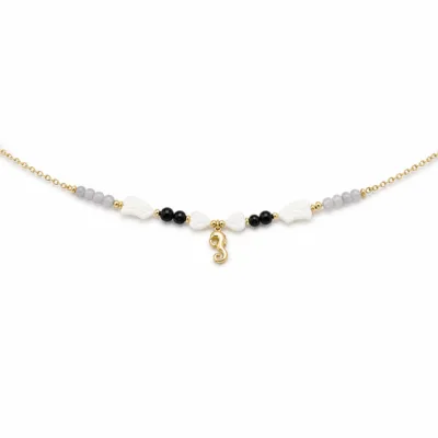 colar dourado preto com pérolas e amuletos, H — Asas Brancas e Amuleto S, em fundo branco, referencia 85182-02