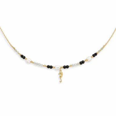 colar dourado preto com pérolas e amuletos, I — Pérolas Quadradas e Cavalo-Marinho, em fundo branco, referencia 85182-02