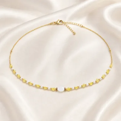 colar dourado com pérolas e contas amarelas, E — Oval Marfim Central, em cetim marfim, referencia 85182-03
