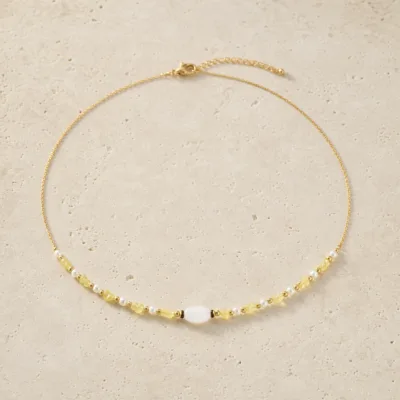 colar dourado com pérolas e contas amarelas, E — Oval Marfim Central, em pedra clara de tom quente, referencia 85182-03