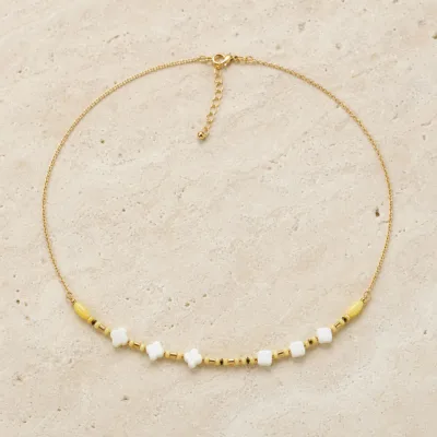 colar dourado com pérolas e contas amarelas, G — Flores e Quadrados Marfim, em pedra clara de tom quente, referencia 85182-03