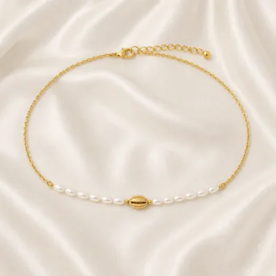 colar dourado com pérolas e contas amarelas, H — Pérolas Arroz e Oval Dourado, em cetim marfim, referencia 85182-03