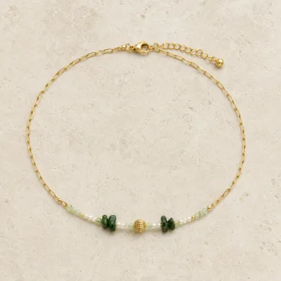 colar dourado verde com pérolas e amuletos, A — Rosa Dourada e Folhas Verdes, em pedra clara de tom quente, referencia 85182-05
