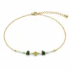 colar dourado verde com pérolas e amuletos, A — Rosa Dourada e Folhas Verdes, em fundo branco, referencia 85182-05