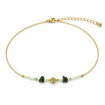 colar dourado verde com pérolas e amuletos, A — Rosa Dourada e Folhas Verdes, em fundo branco, referencia 85182-05
