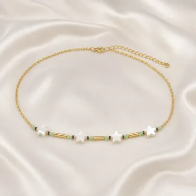 colar dourado verde com pérolas e amuletos, G — Estrelas Marfim e Tubos Dourados, em cetim marfim, referencia 85182-05