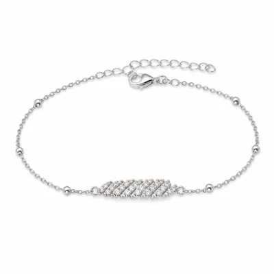 pulseira com folha de cristais prateado em fundo branco, referência 85203-10