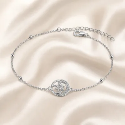 pulseira com roseta de cristais prateado em cetim marfim, referência 85204-10