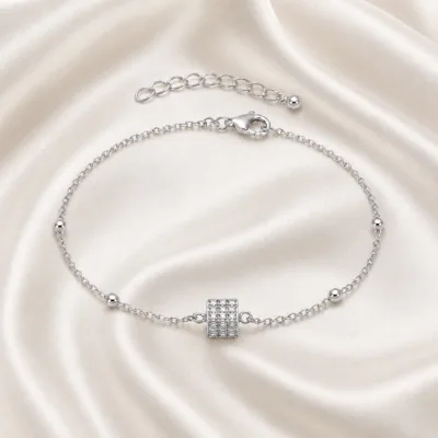 pulseira com cubo de cristais prateado em cetim marfim, referência 85204-12
