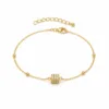 pulseira com cubo de cristais dourado em fundo branco, referência 85204-12