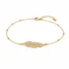 pulseira com duas penas de cristais dourado em fundo branco, referência 85204-15