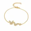 pulseira com três borboletas de cristais dourado em fundo branco, referência 85204-16