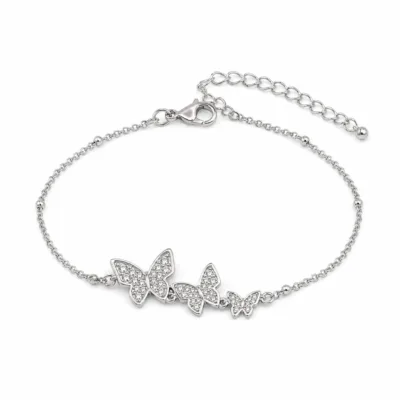 pulseira com três borboletas de cristais prateado em fundo branco, referência 85204-16