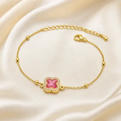 pulseira com trevo rosa de cristais dourado em cetim marfim, referência 85204-18