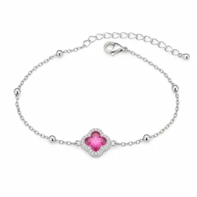 pulseira com trevo rosa de cristais prateado em fundo branco, referência 85204-18