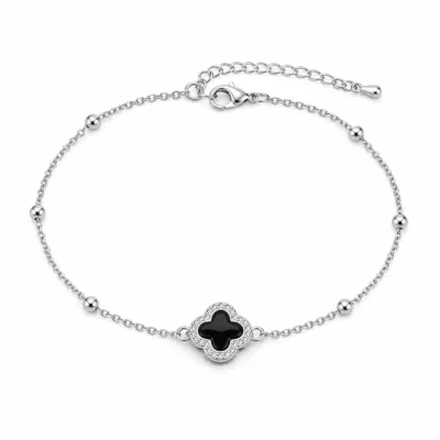 pulseira com trevo preto de cristais prateado em fundo branco, referência 85204-20
