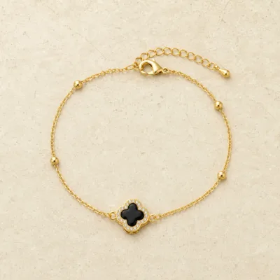 pulseira com trevo preto de cristais dourado em pedra clara de tom quente, referência 85204-20