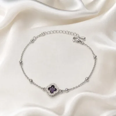 pulseira com trevo violeta de cristais prateado em cetim marfim, referência 85204-21