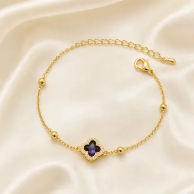 pulseira com trevo violeta de cristais dourado em cetim marfim, referência 85204-21