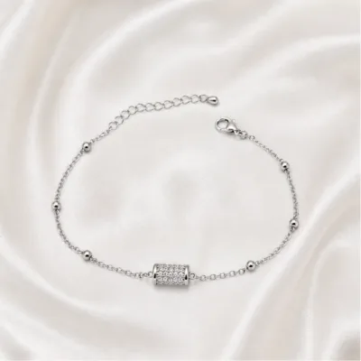 pulseira com cilindro pavé de cristais prateado em cetim marfim, referência 85204-25
