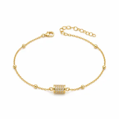 pulseira com cilindro pavé de cristais dourado em fundo branco, referência 85204-25