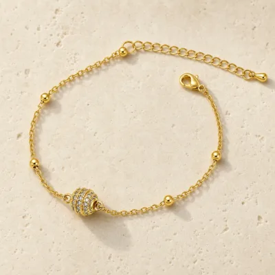 pulseira esfera pavé dourada em pedra clara de tom quente, referência 85204-30