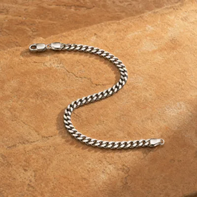 Pulseira prateada de elos cubanos compactos, uma unidade