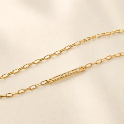 pulseira dourada zircónias 85247-01 com pormenor dos elos e brilho central