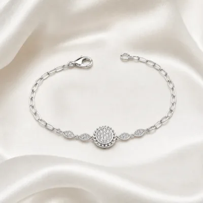 pulseira prateada com folhas de cristais em cetim marfim, referencia 85247-02