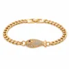 pulseira dourada peixe com cristais em fundo branco, referencia 85248-01