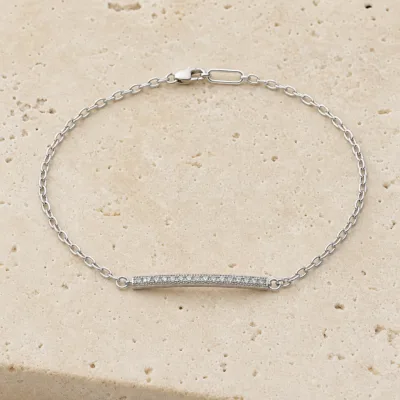 pulseira prateada com barra de cristais em pedra clara de tom quente, referencia 85248-02