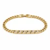 pulseira dourada com elos de cristais em fundo branco, referencia 85248-02